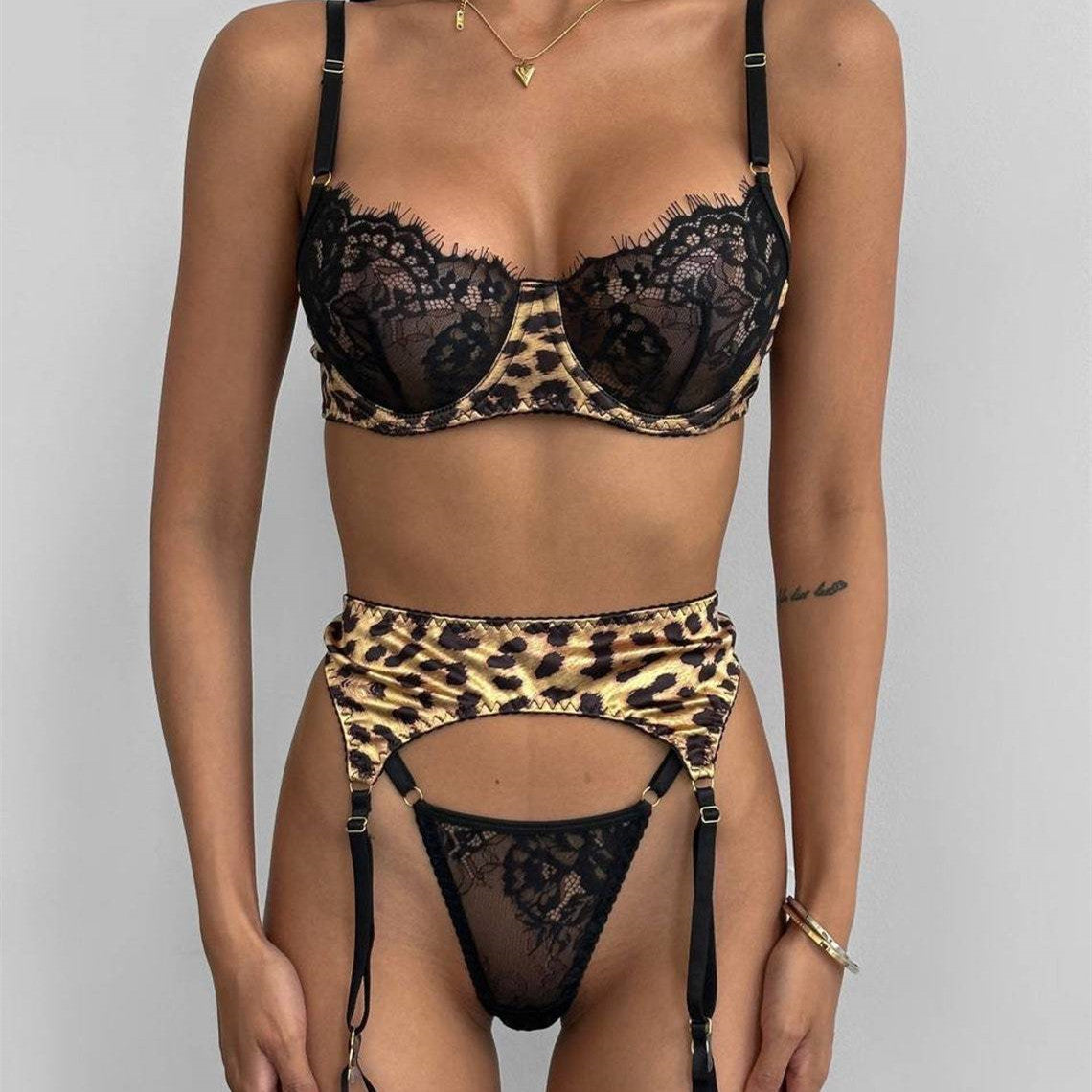 Sexy three-piece lingerie set in lace with stitching and leopard print