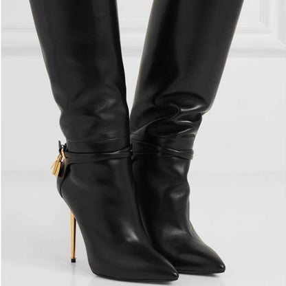 Bottes classiques noires simples pour femmes