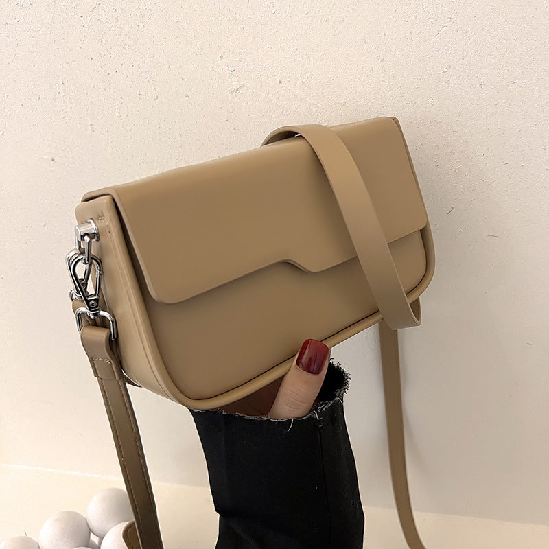 Simple Underarm Shoulder Bag Feels Foreign